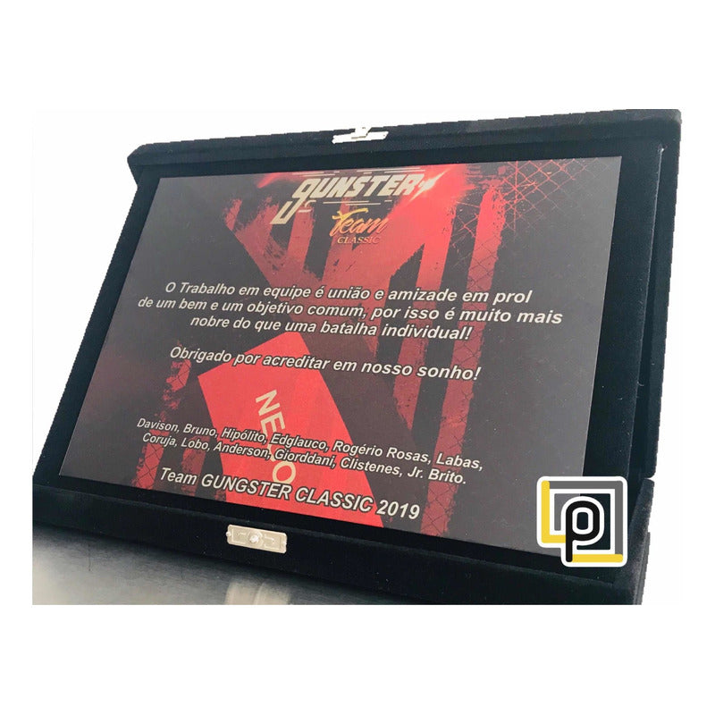 Placa Aço Inox, Homenagem